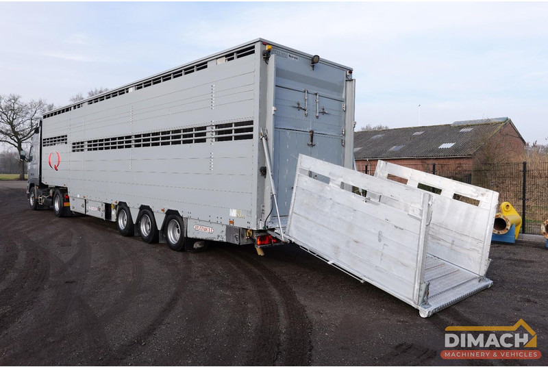 Pezzaioli SBA32 Veetrailer 2 lagen voor koeien - 3 asser - hefdak - belast beweegbaar - hydr. ramp - Pezzaioli SBA32 - Farm trailer: picture 2 Pezzaioli SBA32 Veetrailer 2 lagen voor koeien - 3 asser - hefdak - belast beweegbaar - hydr. ramp - Pezzaioli SBA32 - Farm trailer: picture 2