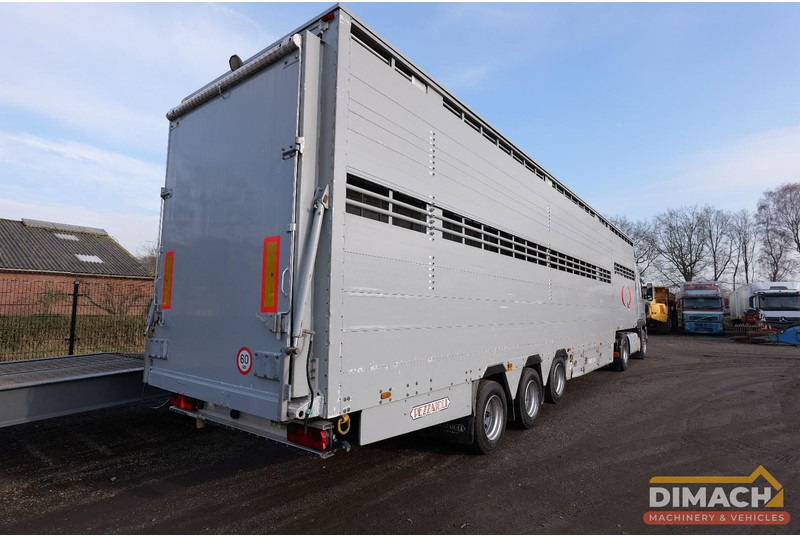 Pezzaioli SBA32 Veetrailer 2 lagen voor koeien - 3 asser - hefdak - belast beweegbaar - hydr. ramp - Pezzaioli SBA32 - Farm trailer: picture 3 Pezzaioli SBA32 Veetrailer 2 lagen voor koeien - 3 asser - hefdak - belast beweegbaar - hydr. ramp - Pezzaioli SBA32 - Farm trailer: picture 3