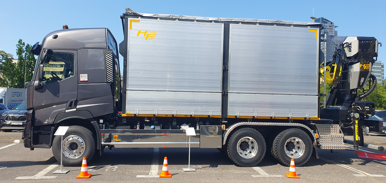 RENAULT TRUCKS CP6x4 Renault zabudowa do biomasy z żyurawiem Tajfun L155ZK/ Renault Biomass body with crane Tajfun L155ZK/ Renault Biomasse-Aufbau mit Kran Tajfun L155ZK - Logging truck: picture 2 RENAULT TRUCKS CP6x4 Renault zabudowa do biomasy z żyurawiem Tajfun L155ZK/ Renault Biomass body with crane Tajfun L155ZK/ Renault Biomasse-Aufbau mit Kran Tajfun L155ZK - Logging truck: picture 2