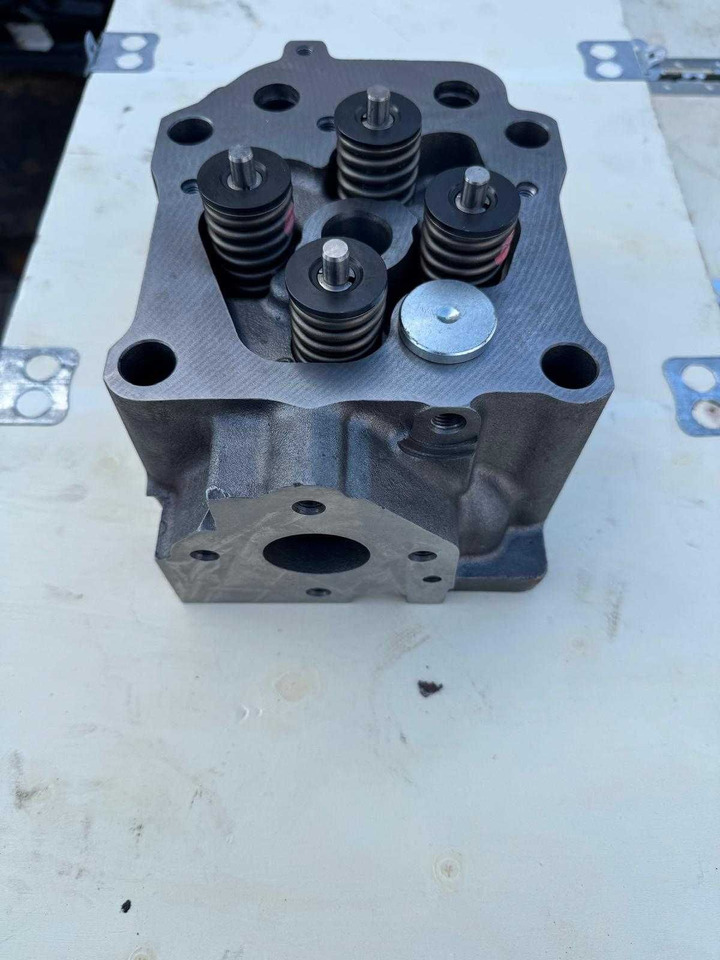 Głowica do silnika Mercedes om 501/541 Jaguar ROPA CLAAS e5 stg3 - Engine: picture 1 Głowica do silnika Mercedes om 501/541 Jaguar ROPA CLAAS e5 stg3 - Engine: picture 1