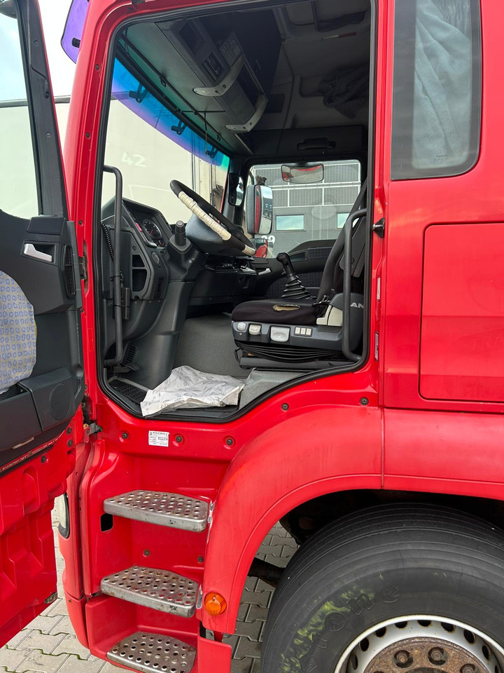 MAN TGA 18.310 - Curtainsider truck: picture 4 MAN TGA 18.310 - Curtainsider truck: picture 4