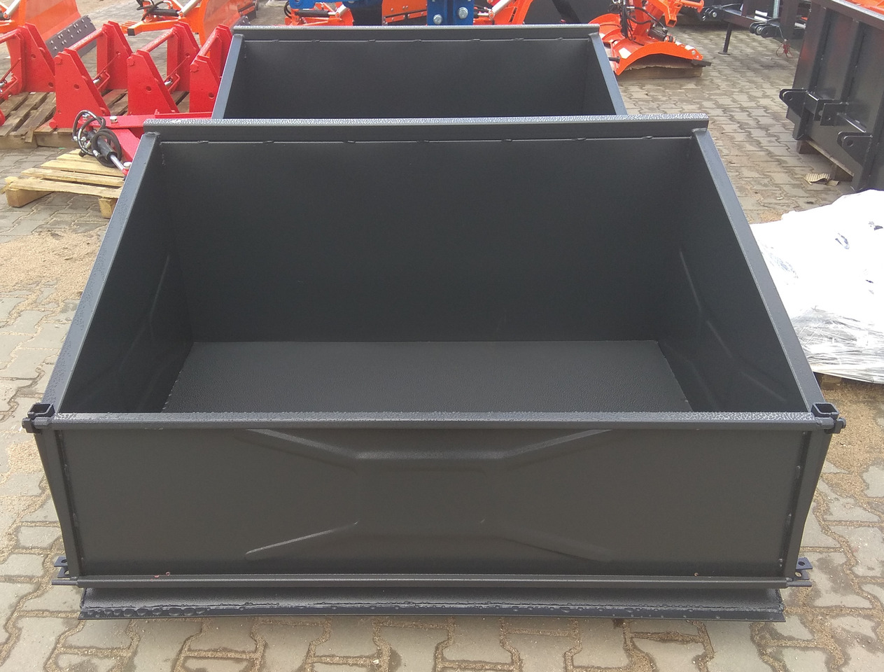 Metal-Technik Heckschaufel / Transport box / Caisse de transport / Skrzynia 2 m - Attachment for Agricultural machinery: picture 5 Metal-Technik Heckschaufel / Transport box / Caisse de transport / Skrzynia 2 m - Attachment for Agricultural machinery: picture 5