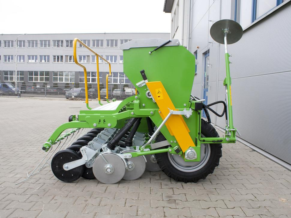 Bomet Drillmaschine / Seeder / Semoir / Seminatrice / Sembradora / Сеялка / Siewnik 3 m - Seed drill: picture 3 Bomet Drillmaschine / Seeder / Semoir / Seminatrice / Sembradora / Сеялка / Siewnik 3 m - Seed drill: picture 3