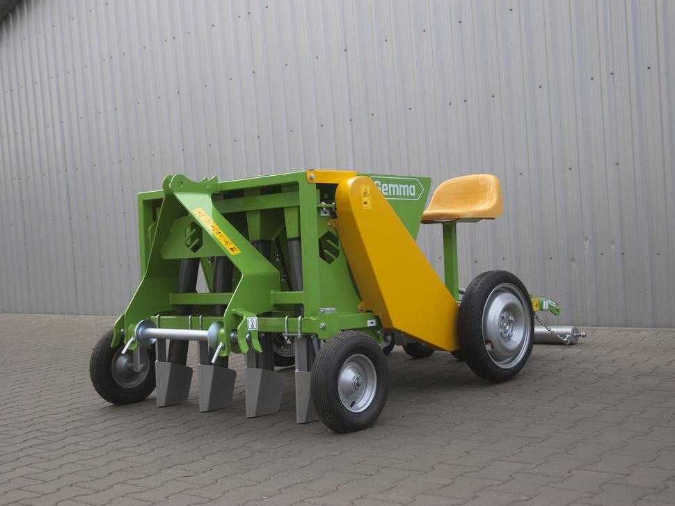 Bomet Zwiebel, Knoblauch Pflanzmaschine / Onion, garlic planter / Planteuse d'oignons et d'ail / Piantatrice per cipolla, aglio / Cebolla, ajo Sembradora / Сажалка для лука, чеснока / Sadzarka do cebuli - Sowing equipment: picture 1 Bomet Zwiebel, Knoblauch Pflanzmaschine / Onion, garlic planter / Planteuse d'oignons et d'ail / Piantatrice per cipolla, aglio / Cebolla, ajo Sembradora / Сажалка для лука, чеснока / Sadzarka do cebuli - Sowing equipment: picture 1