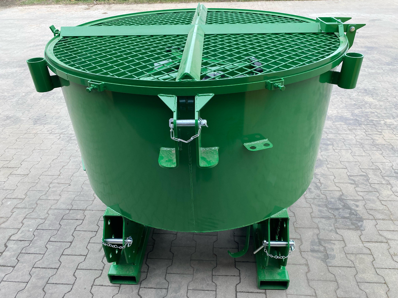 DC Betonmischer / Hydraulic concrete mixer / Malaxeur à béton hydraulique / Betoniera / Бетономешалка с гидравлическим приводом / Betoniarka hydrauliczna 800 l - Concrete mixer: picture 1 DC Betonmischer / Hydraulic concrete mixer / Malaxeur à béton hydraulique / Betoniera / Бетономешалка с гидравлическим приводом / Betoniarka hydrauliczna 800 l - Concrete mixer: picture 1