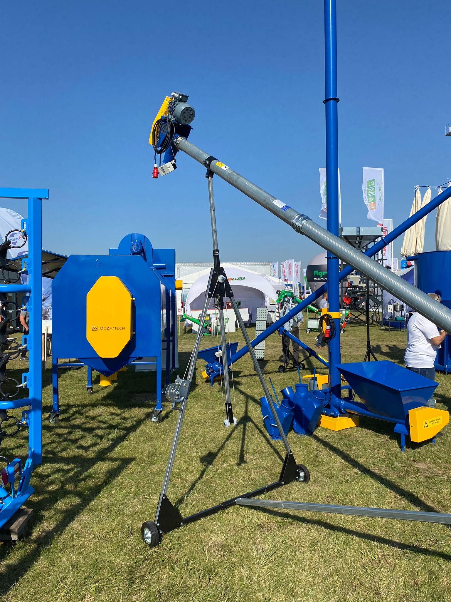 Dozamech Förderschnecke / Screw conveyor / Convoyeur a vis / Transportador de tornillo / Trasportatore a coclea / Шнековый конвейер / Przenośnik ślimakowy T-403 - Conveyor: picture 1 Dozamech Förderschnecke / Screw conveyor / Convoyeur a vis / Transportador de tornillo / Trasportatore a coclea / Шнековый конвейер / Przenośnik ślimakowy T-403 - Conveyor: picture 1