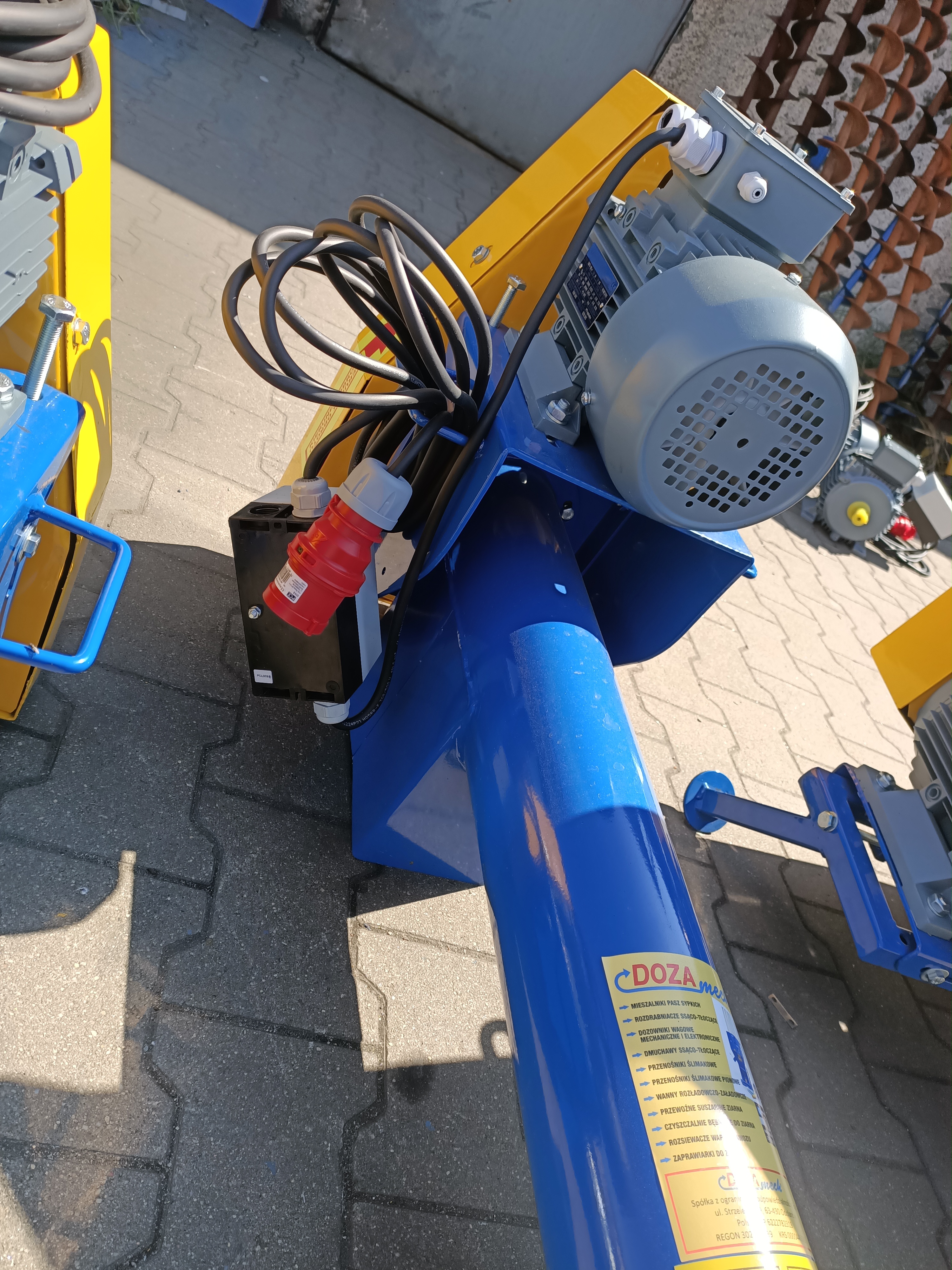 Dozamech Förderschnecke / Screw conveyor / Convoyeur a vis / Transportador de tornillo / Trasportatore a coclea / Шнековый конвейер / Przenośnik ślimakowy T-403 - Conveyor: picture 5 Dozamech Förderschnecke / Screw conveyor / Convoyeur a vis / Transportador de tornillo / Trasportatore a coclea / Шнековый конвейер / Przenośnik ślimakowy T-403 - Conveyor: picture 5