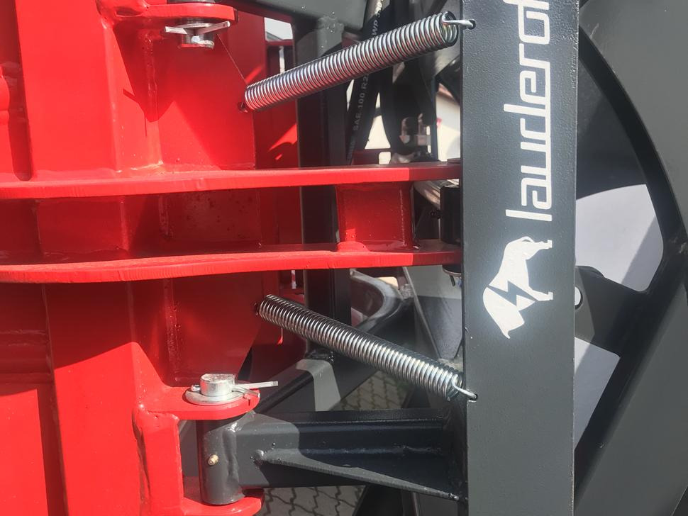 Lauderof Ballenzange / Bale grab / Pince à balles / Pinze per balle / Захват для рулонов / Chwytak do bel - Grapple for Farm tractor: picture 5 Lauderof Ballenzange / Bale grab / Pince à balles / Pinze per balle / Захват для рулонов / Chwytak do bel - Grapple for Farm tractor: picture 5