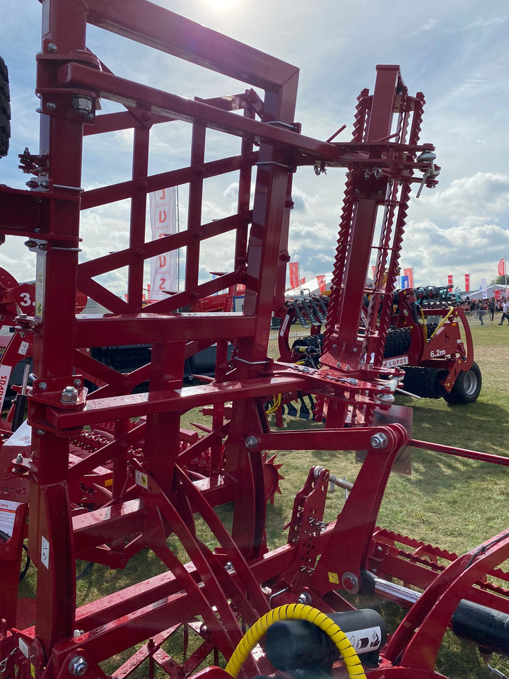 Lupus 7-Felder schwere Zinkenegge / Tine harrow / Herse à dents / Grada de púas de 5 campos / Erpice / 7-польная зубовая борона / Brona zębowa 7 m - Harrow: picture 5 Lupus 7-Felder schwere Zinkenegge / Tine harrow / Herse à dents / Grada de púas de 5 campos / Erpice / 7-польная зубовая борона / Brona zębowa 7 m - Harrow: picture 5