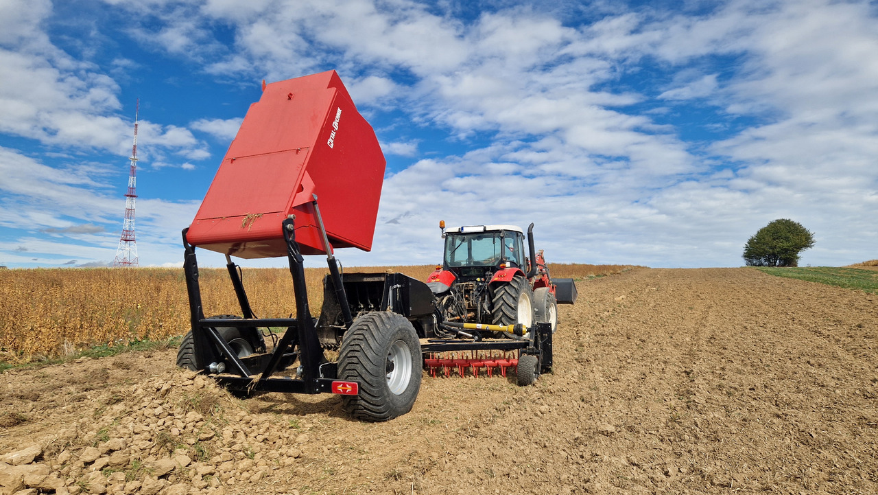 METAL-TECHNIK Steinsammler / Stone Collector / Ramasseur de pierres / Recogedora de piedras / Raccoglitore di pietr / Камнеуборочный комбайн / Zbieracz kamieni 4 m - Soil tillage equipment: picture 5 METAL-TECHNIK Steinsammler / Stone Collector / Ramasseur de pierres / Recogedora de piedras / Raccoglitore di pietr / Камнеуборочный комбайн / Zbieracz kamieni 4 m - Soil tillage equipment: picture 5