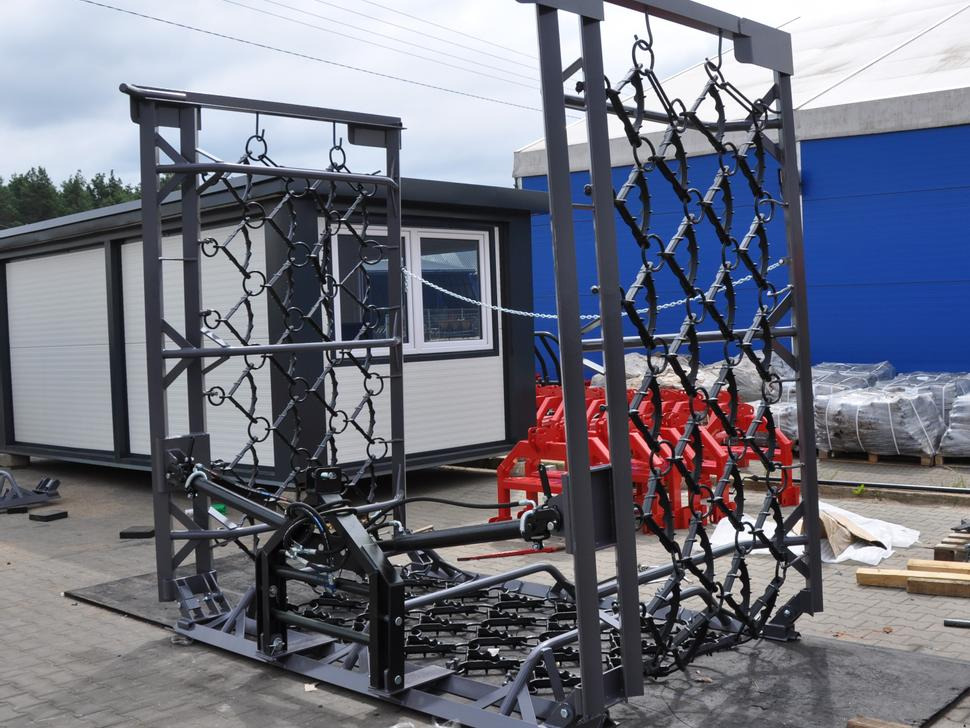METAL-TECHNIK Wiesenegge / Heavy meadow harrow / Herse de prairie lourde / Strigliatrice pesante / Lanza de prado pesada / Тяжёлая волокуша / Włóka łąkowa ciężka 8 m - Chain harrow: picture 4 METAL-TECHNIK Wiesenegge / Heavy meadow harrow / Herse de prairie lourde / Strigliatrice pesante / Lanza de prado pesada / Тяжёлая волокуша / Włóka łąkowa ciężka 8 m - Chain harrow: picture 4