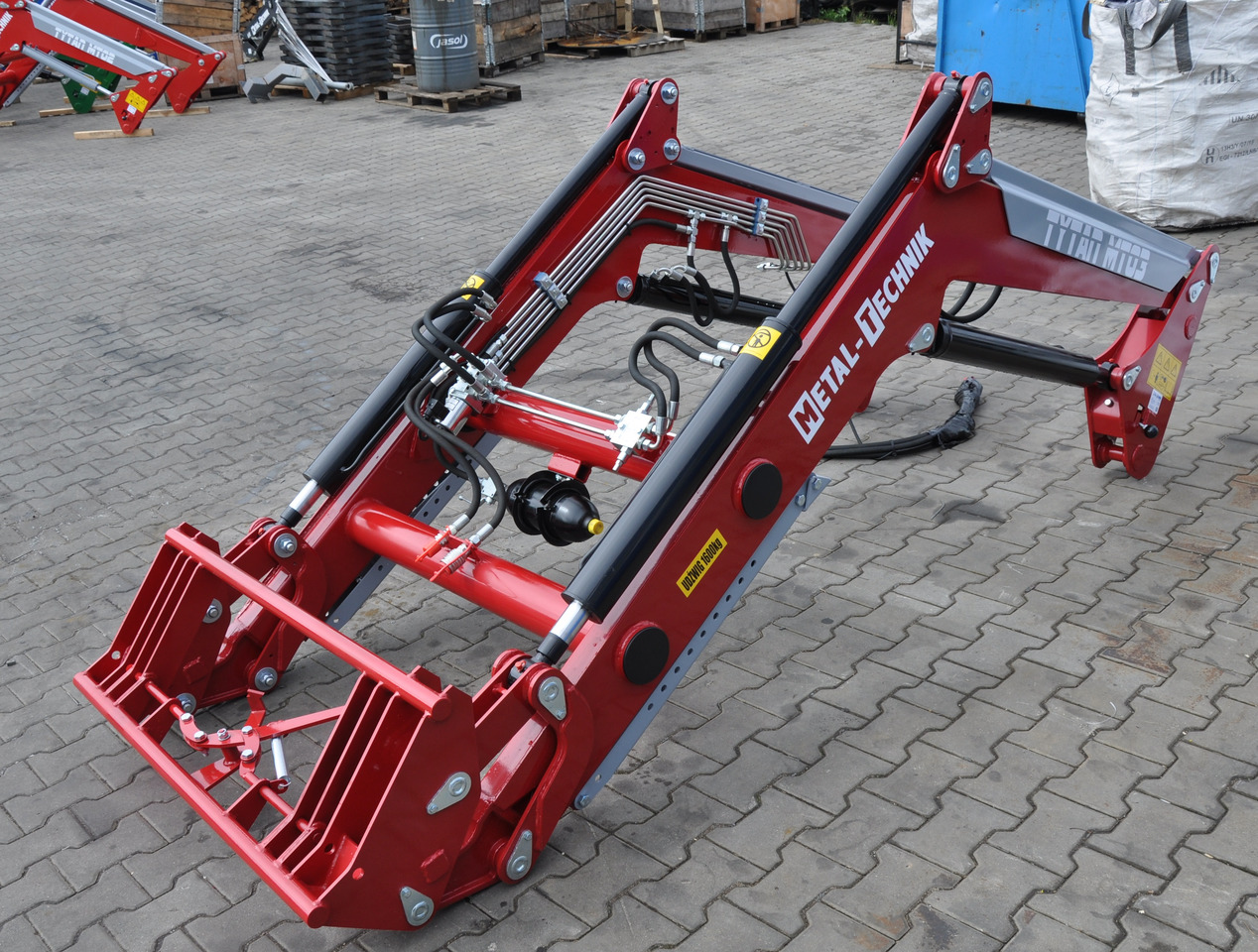 Metal-Technik Frontlader / Front loader / Chargeur frontal / Caricatore frontale / Фронтальный погрузчик / Ładowacz czołowy Tytan MT-03 - Front loader for tractor for Front loader for tractor: picture 4 Metal-Technik Frontlader / Front loader / Chargeur frontal / Caricatore frontale / Фронтальный погрузчик / Ładowacz czołowy Tytan MT-03 - Front loader for tractor for Front loader for tractor: picture 4