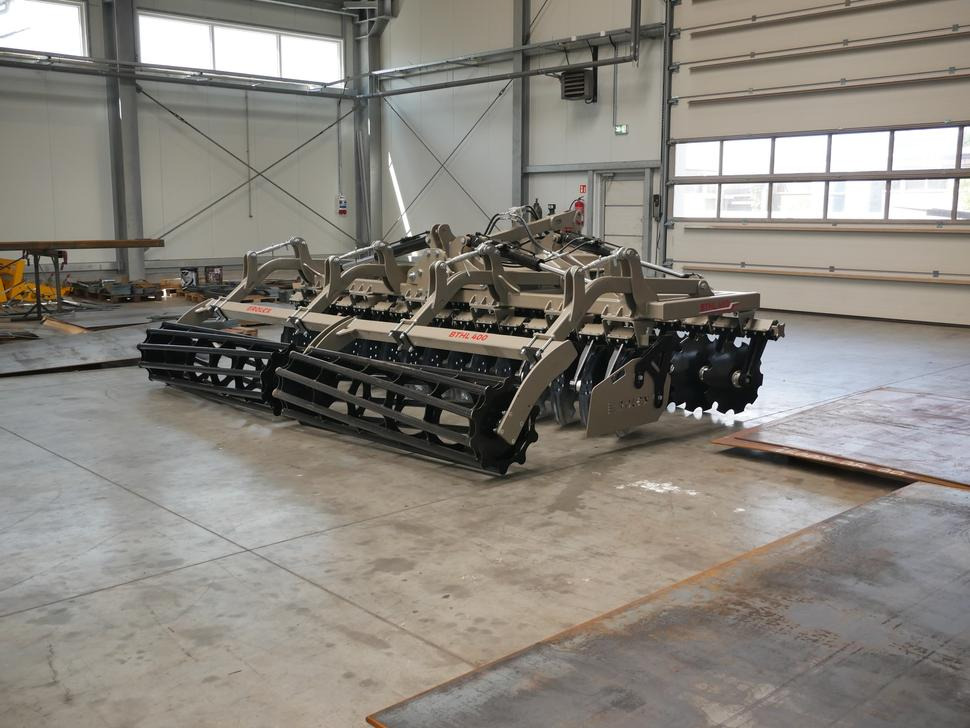 ROLEX Hydraulische Scheibenegge / Hydraulic discs harrow / Dechaumeur à disques / Erpice a dischi / Гидравлическая дисковая борона / Brona talerzowa hydraulicznie składana lekka 4 m - Disc harrow: picture 3 ROLEX Hydraulische Scheibenegge / Hydraulic discs harrow / Dechaumeur à disques / Erpice a dischi / Гидравлическая дисковая борона / Brona talerzowa hydraulicznie składana lekka 4 m - Disc harrow: picture 3