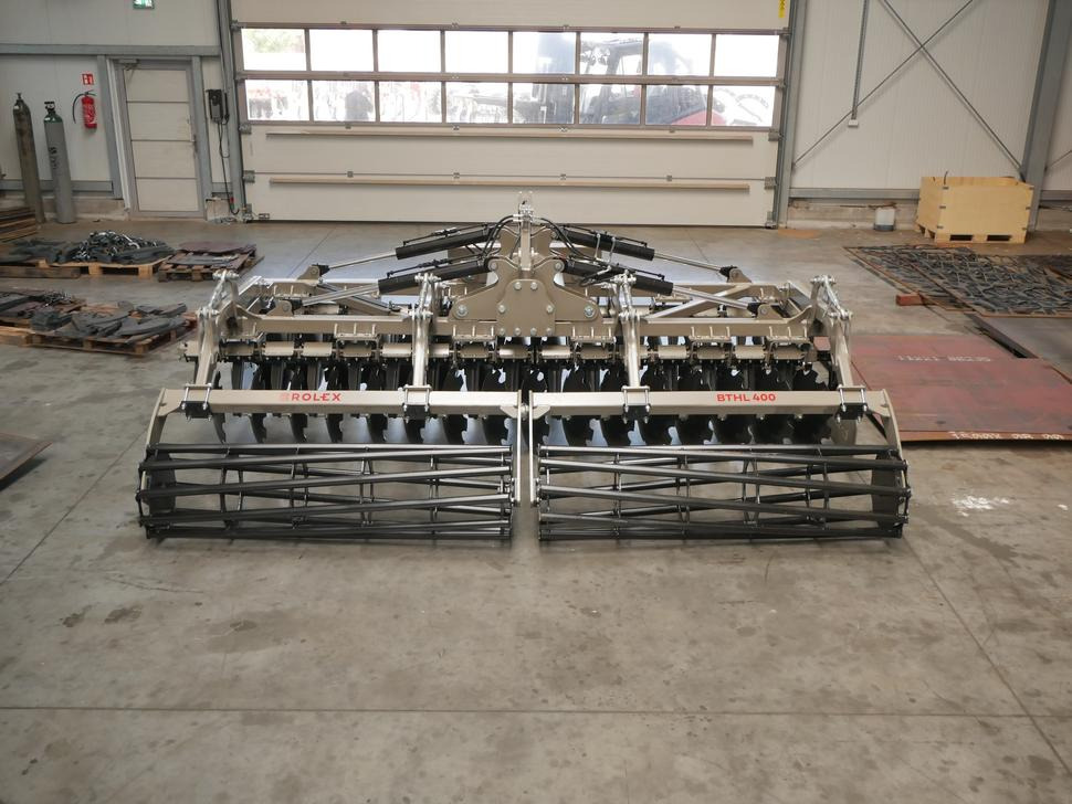 ROLEX Hydraulische Scheibenegge / Hydraulic discs harrow / Dechaumeur à disques / Erpice a dischi / Гидравлическая дисковая борона / Brona talerzowa hydraulicznie składana lekka 4 m - Disc harrow: picture 4 ROLEX Hydraulische Scheibenegge / Hydraulic discs harrow / Dechaumeur à disques / Erpice a dischi / Гидравлическая дисковая борона / Brona talerzowa hydraulicznie składana lekka 4 m - Disc harrow: picture 4