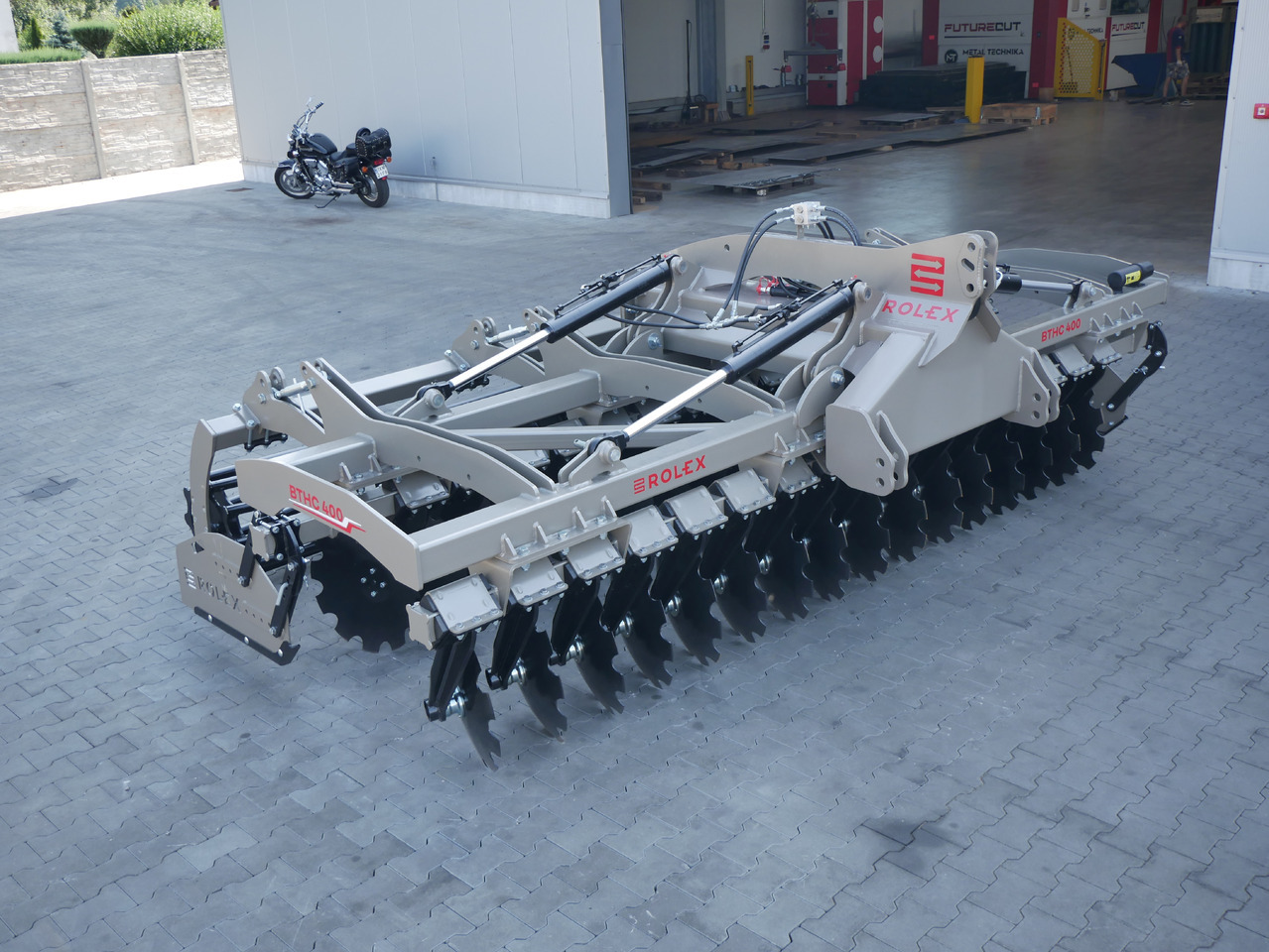 ROLEX Hydraulische Scheibenegge / Hydraulic discs harrow / Dechaumeur à disques / Erpice a dischi / Grada de discos hidráulica plegable pesada / Гидравлическая дисковая борона тяжёлая / Brona talerzowa hydr - Disc harrow: picture 4 ROLEX Hydraulische Scheibenegge / Hydraulic discs harrow / Dechaumeur à disques / Erpice a dischi / Grada de discos hidráulica plegable pesada / Гидравлическая дисковая борона тяжёлая / Brona talerzowa hydr - Disc harrow: picture 4