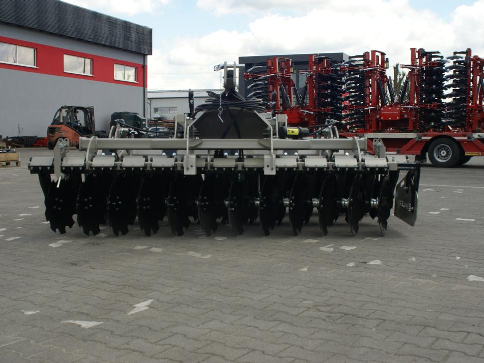 ROLEX Scheibenegge /  Disc harrow with hydropack and tire roller / Dechaumeur à disques / Erpice a dischi / Дисковая борона с гидропаком и колёсным катком / Agregat talerzowy uprawowy z hydropackiem i - Disc harrow: picture 2 ROLEX Scheibenegge /  Disc harrow with hydropack and tire roller / Dechaumeur à disques / Erpice a dischi / Дисковая борона с гидропаком и колёсным катком / Agregat talerzowy uprawowy z hydropackiem i - Disc harrow: picture 2
