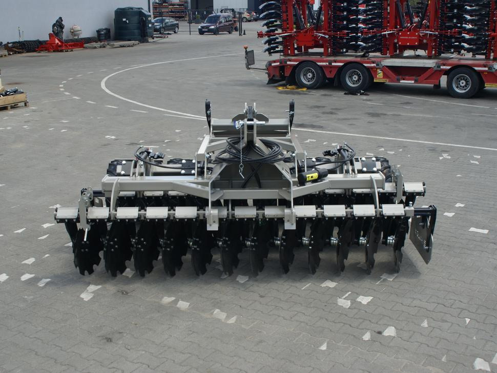 ROLEX Scheibenegge /  Disc harrow with hydropack and tire roller / Dechaumeur à disques / Erpice a dischi / Дисковая борона с гидропаком и колёсным катком / Agregat talerzowy uprawowy z hydropackiem i - Disc harrow: picture 4 ROLEX Scheibenegge /  Disc harrow with hydropack and tire roller / Dechaumeur à disques / Erpice a dischi / Дисковая борона с гидропаком и колёсным катком / Agregat talerzowy uprawowy z hydropackiem i - Disc harrow: picture 4