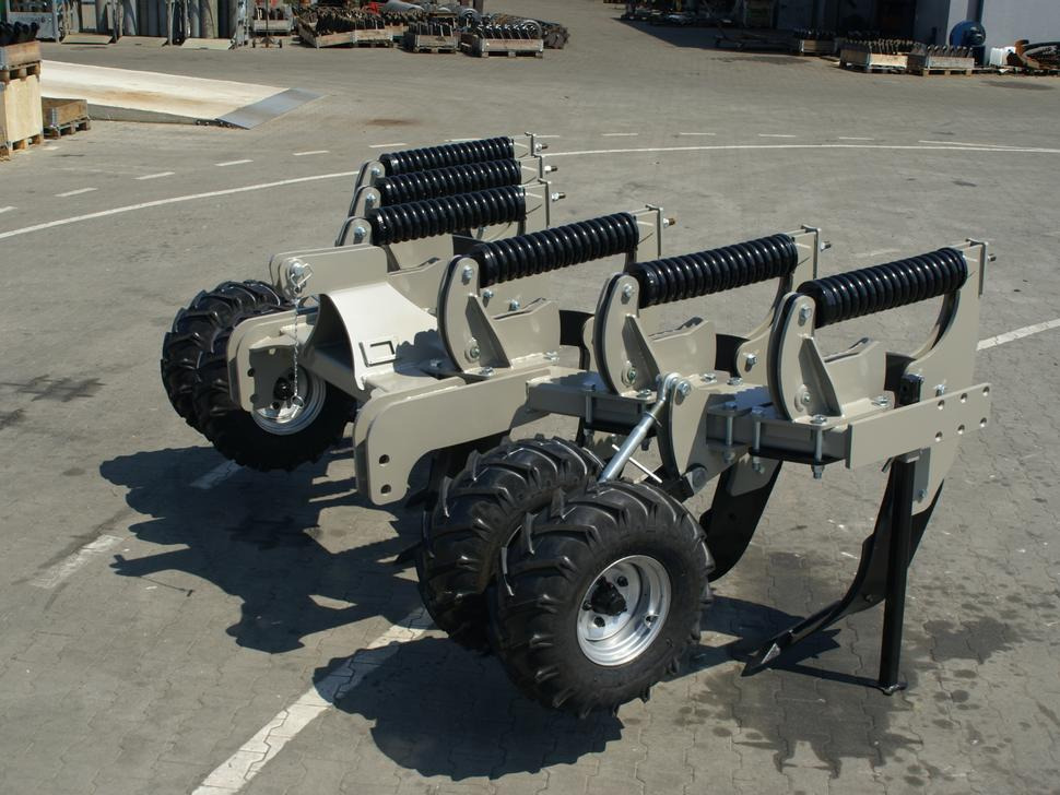 ROLEX Tiefenlockerer / Subsoiler / Décompacteur / Dissodatori / Subsolador / Глубокорыхлитель / Głębosz typ V 3 m - Subsoiler: picture 2 ROLEX Tiefenlockerer / Subsoiler / Décompacteur / Dissodatori / Subsolador / Глубокорыхлитель / Głębosz typ V 3 m - Subsoiler: picture 2