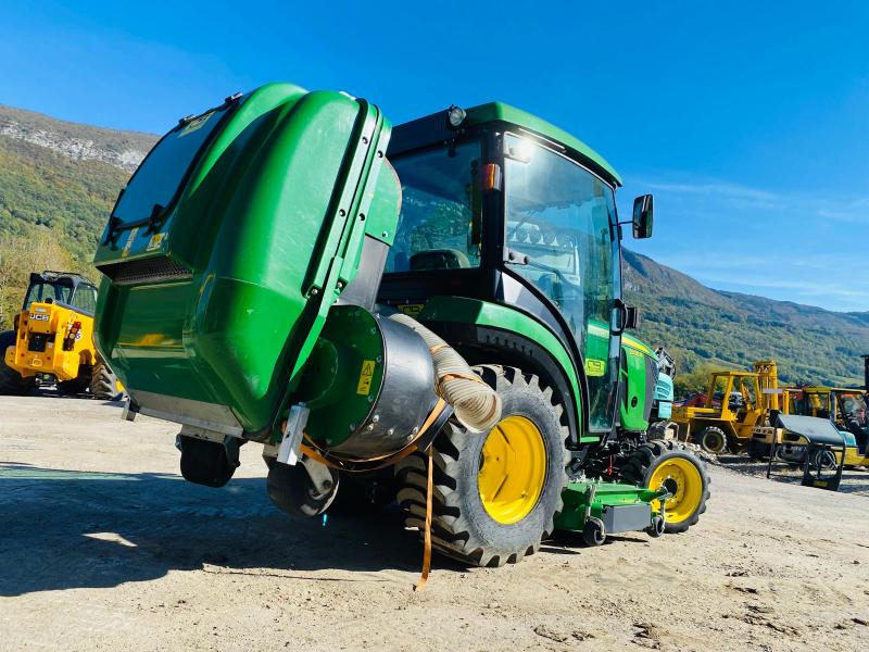 John Deere 2038R avec plateau de coupe et bas de ramassage - Compact tractor: picture 5 John Deere 2038R avec plateau de coupe et bas de ramassage - Compact tractor: picture 5