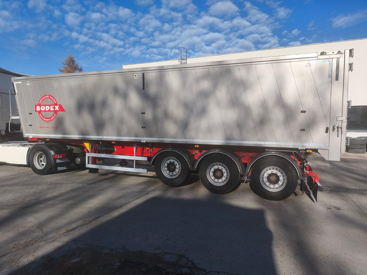 BODEX KIS3B KIS3WA - Tipper semi-trailer: picture 3 BODEX KIS3B KIS3WA - Tipper semi-trailer: picture 3