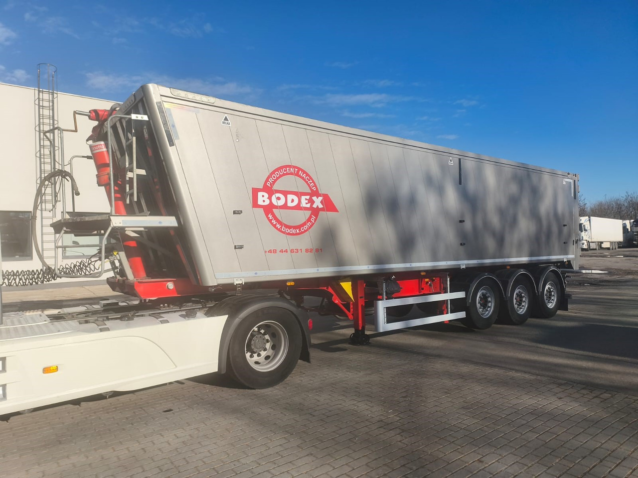 BODEX KIS3B KIS3WA - Tipper semi-trailer: picture 2 BODEX KIS3B KIS3WA - Tipper semi-trailer: picture 2