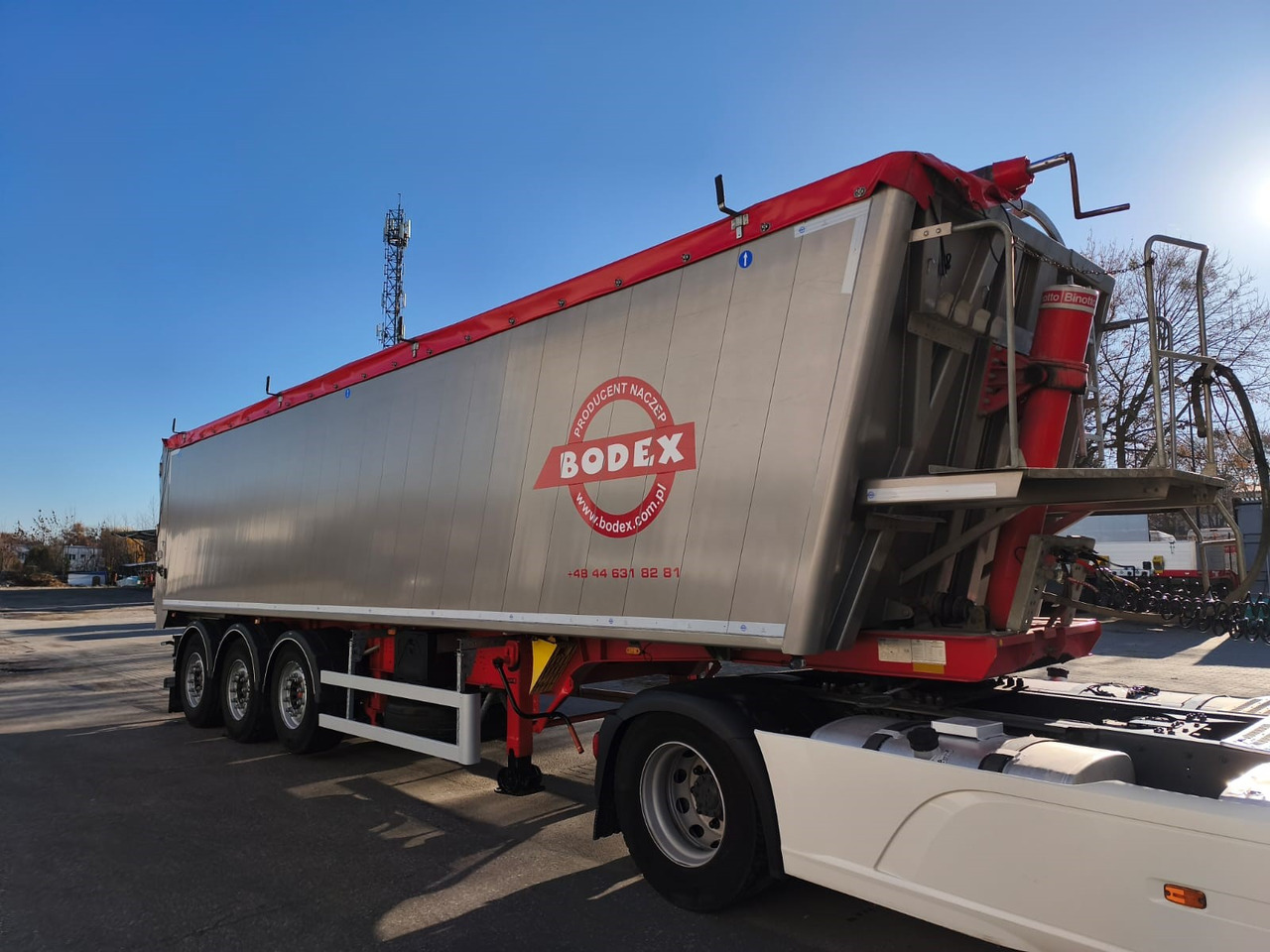 BODEX KIS3B KIS3WA - Tipper semi-trailer: picture 1 BODEX KIS3B KIS3WA - Tipper semi-trailer: picture 1
