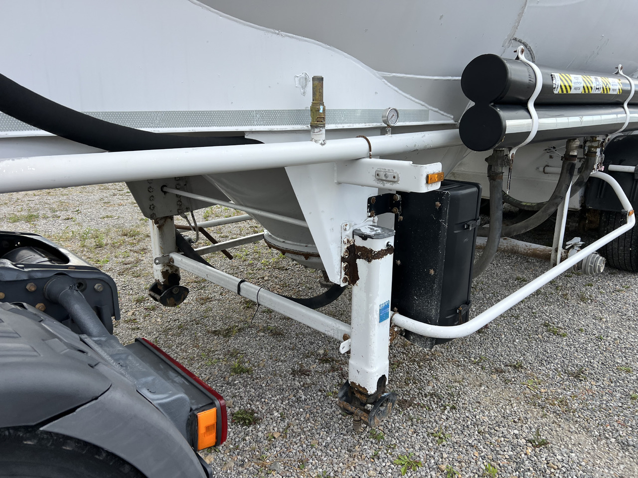 SPITZER S27DR-F010 - Silo semi-trailer: picture 4 SPITZER S27DR-F010 - Silo semi-trailer: picture 4