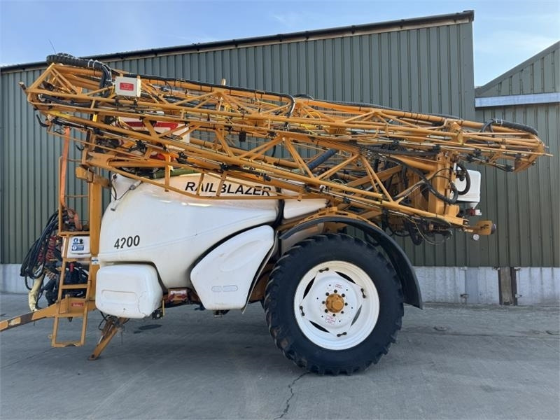 Knight Trailblazer 4200l 36m Trailed Sprayer - Tractor mounted sprayer: picture 2 Knight Trailblazer 4200l 36m Trailed Sprayer - Tractor mounted sprayer: picture 2