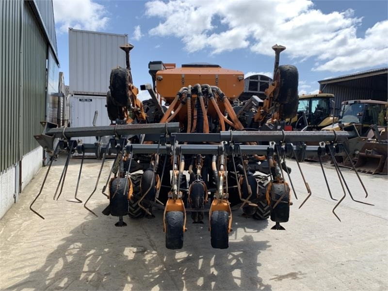 Mzuri Pro-Till 4T Drill - Combine seed drill: picture 4 Mzuri Pro-Till 4T Drill - Combine seed drill: picture 4