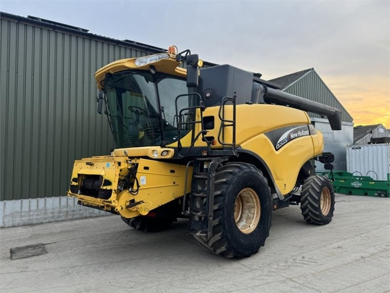 New Holland CR960 c/w 24ft Header **Video Below** - Harvester attachment: picture 3 New Holland CR960 c/w 24ft Header **Video Below** - Harvester attachment: picture 3