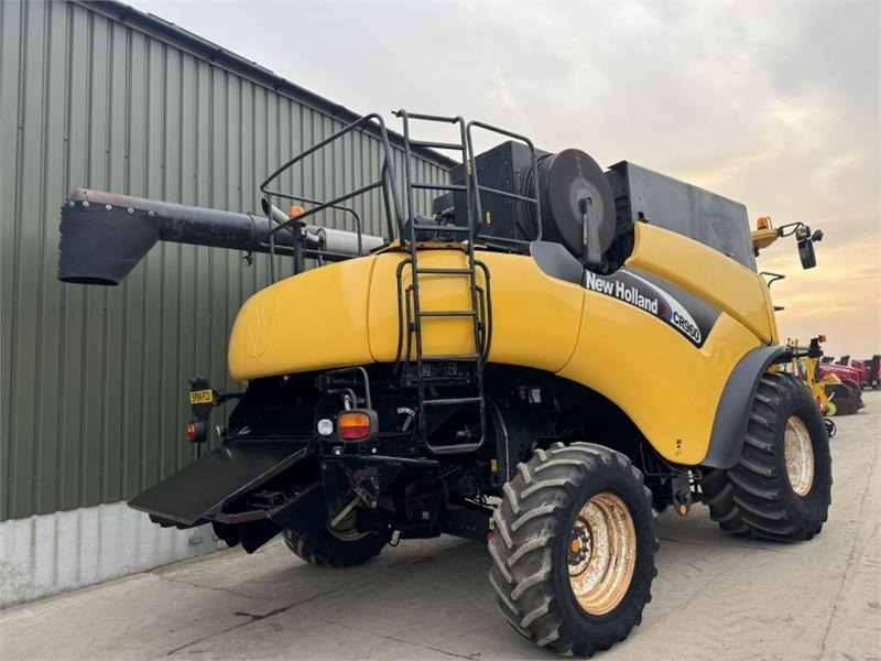 New Holland CR960 c/w 24ft Header **Video Below** - Harvester attachment: picture 2 New Holland CR960 c/w 24ft Header **Video Below** - Harvester attachment: picture 2