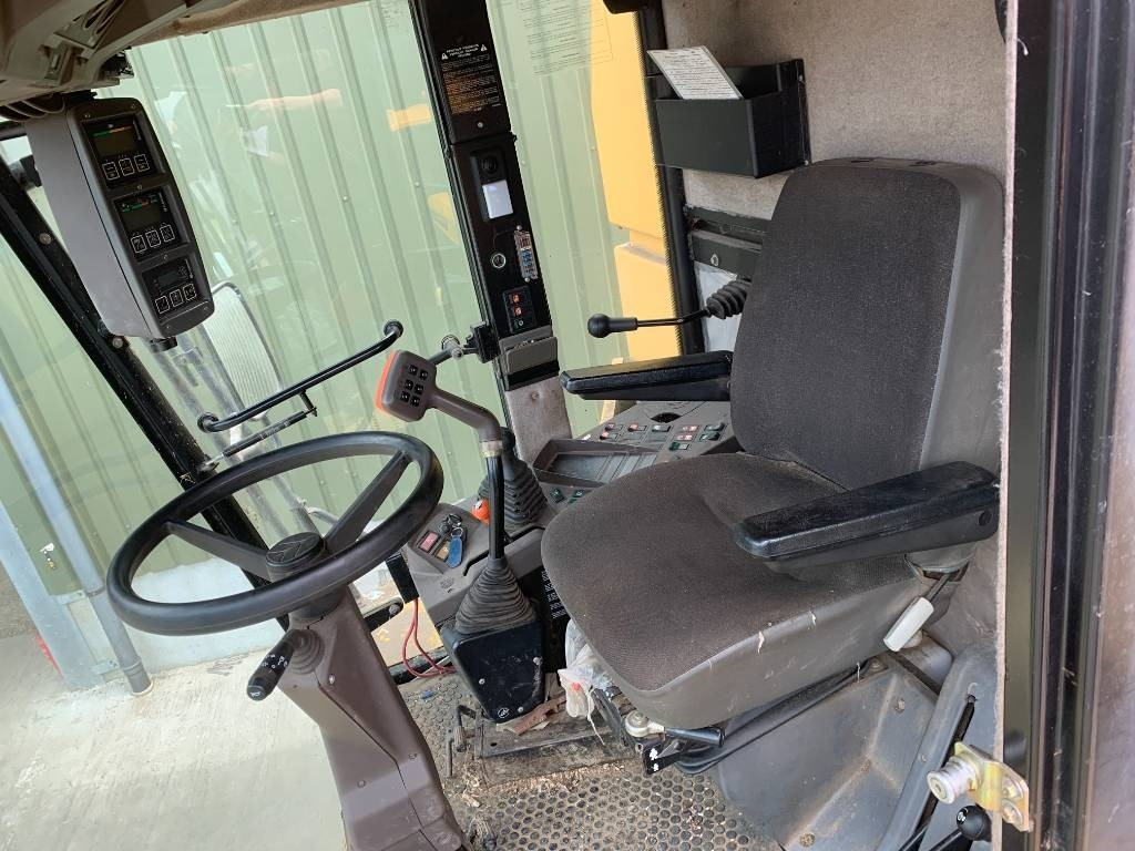 New Holland TL58i Combine - Combine harvester: picture 4 New Holland TL58i Combine - Combine harvester: picture 4