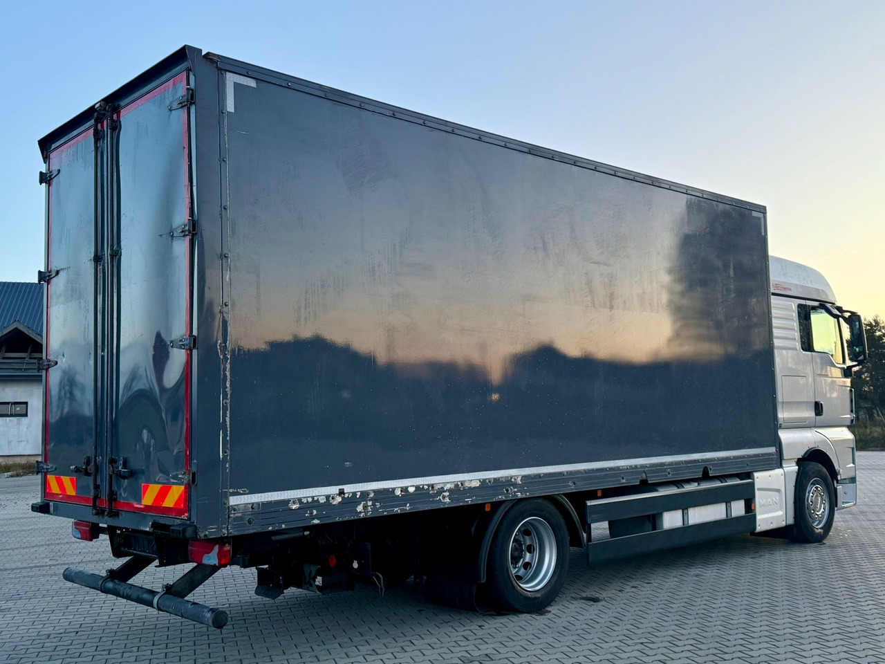 MAN TGX 18.400 / FIRANKA / KONTENER / NISKI PRZEBIEG / EURO 6 / AUTOMAT / SYPIALKA / 2016 ROK - Curtainsider truck: picture 3 MAN TGX 18.400 / FIRANKA / KONTENER / NISKI PRZEBIEG / EURO 6 / AUTOMAT / SYPIALKA / 2016 ROK - Curtainsider truck: picture 3