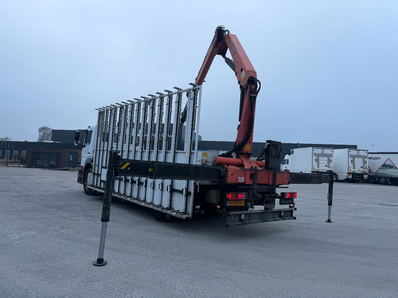 Mercedes-Benz Axor 1833 met Palfinger PK12000 kraan, Remote controle - Crane truck: picture 5 Mercedes-Benz Axor 1833 met Palfinger PK12000 kraan, Remote controle - Crane truck: picture 5