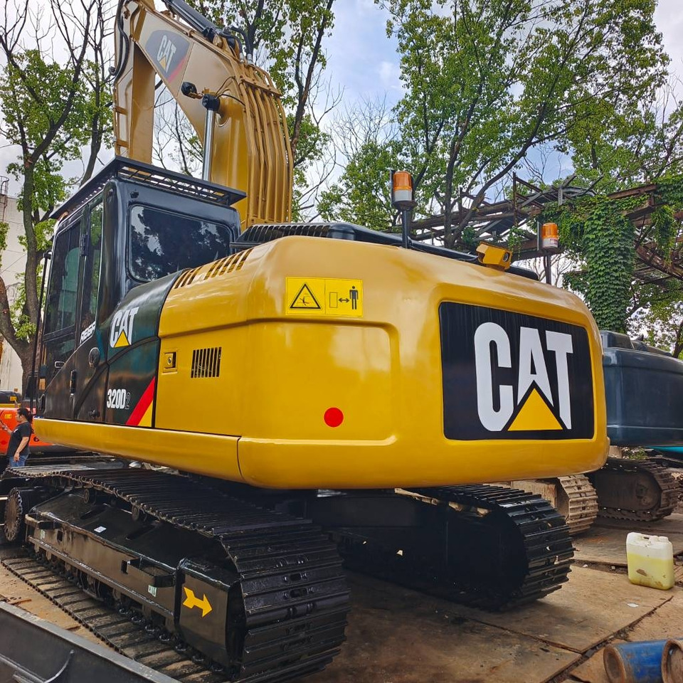 CAT 320D2 - Crawler excavator: picture 1 CAT 320D2 - Crawler excavator: picture 1