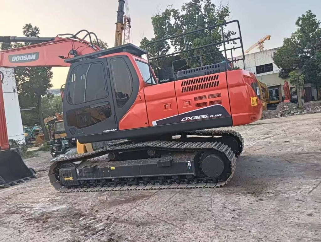 Doosan DX 225 LC - Crawler excavator: picture 2 Doosan DX 225 LC - Crawler excavator: picture 2