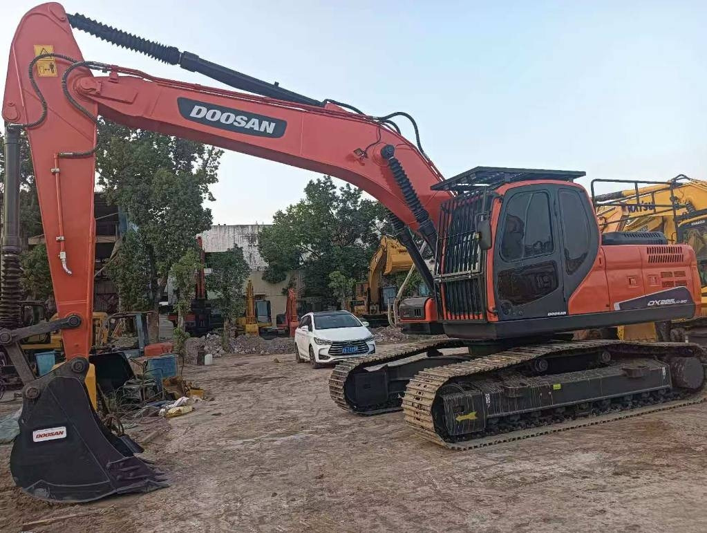 Doosan DX 225 LC - Crawler excavator: picture 1 Doosan DX 225 LC - Crawler excavator: picture 1