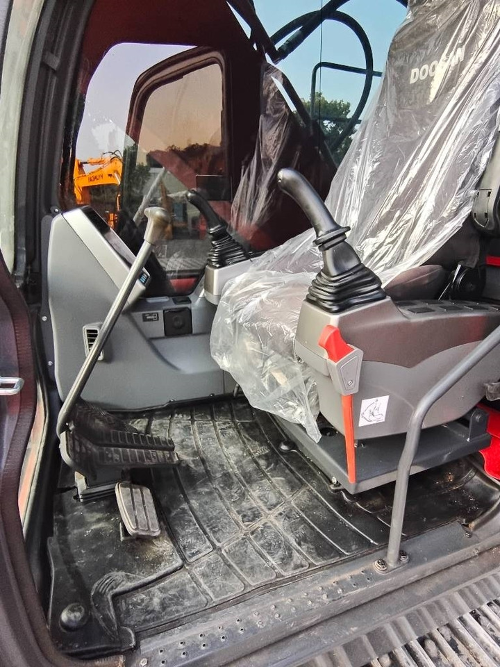 Crawler excavator Doosan DX 225LC-9C: picture 7