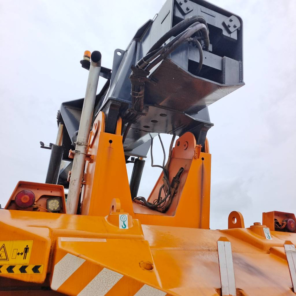 Ferrari 278 - Reach stacker: picture 5 Ferrari 278 - Reach stacker: picture 5