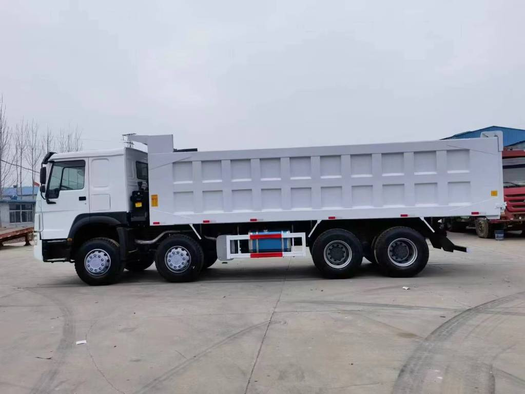 Howo 371 8X4 - Tipper trailer: picture 3 Howo 371 8X4 - Tipper trailer: picture 3