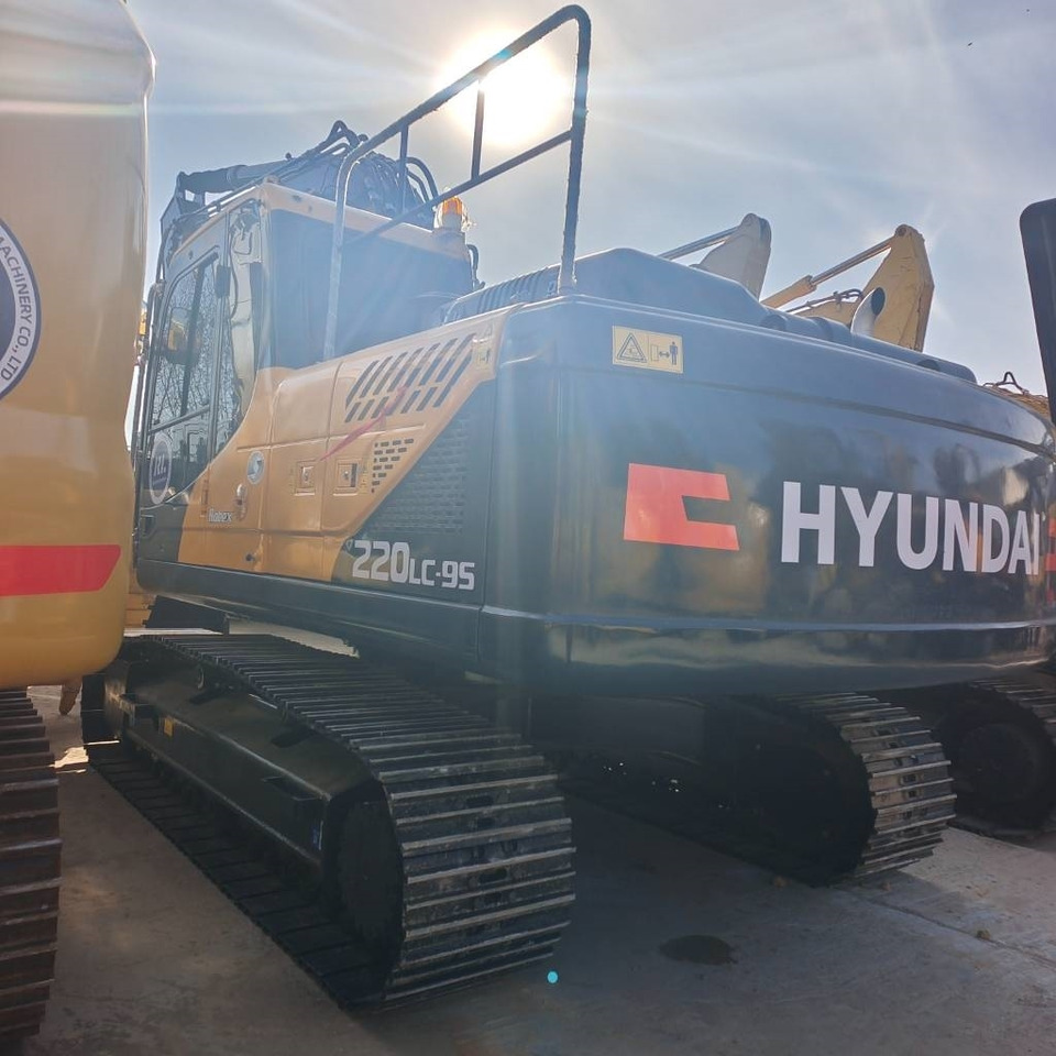 Hyundai 220LC-9T - Crawler excavator: picture 5 Hyundai 220LC-9T - Crawler excavator: picture 5