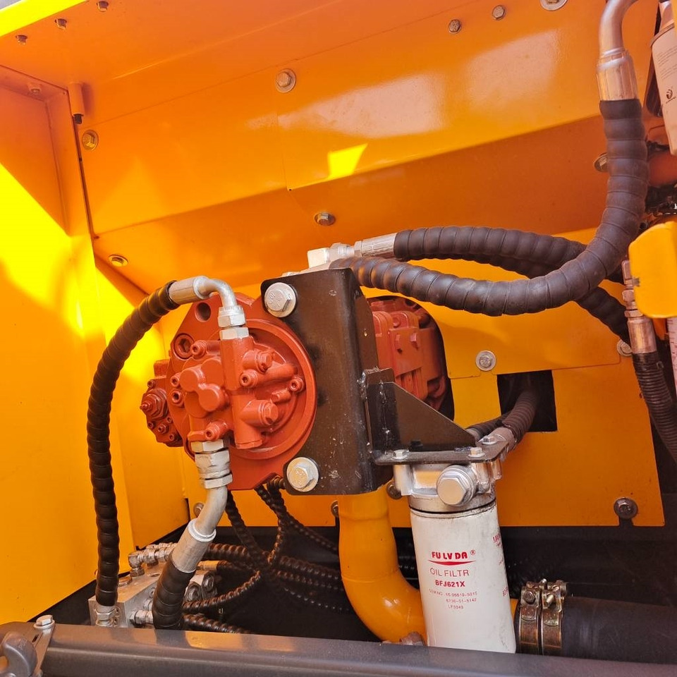 Hyundai 220LC-9T - Crawler excavator: picture 3 Hyundai 220LC-9T - Crawler excavator: picture 3