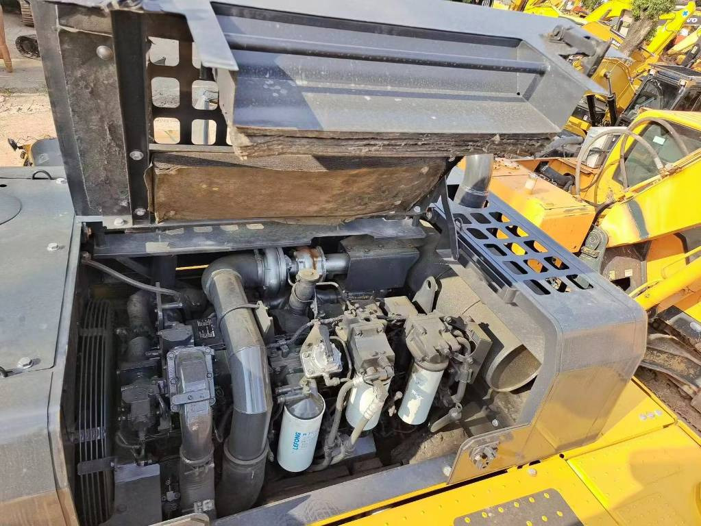 Crawler excavator Komatsu PC 400 LC-8: picture 11