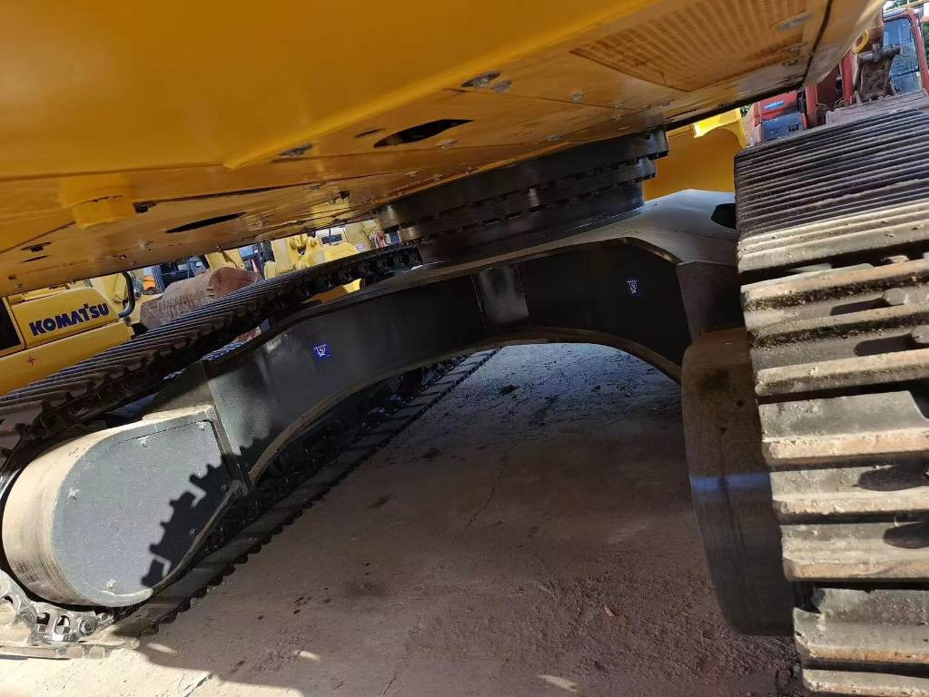 Crawler excavator Komatsu PC 400 LC-8: picture 12