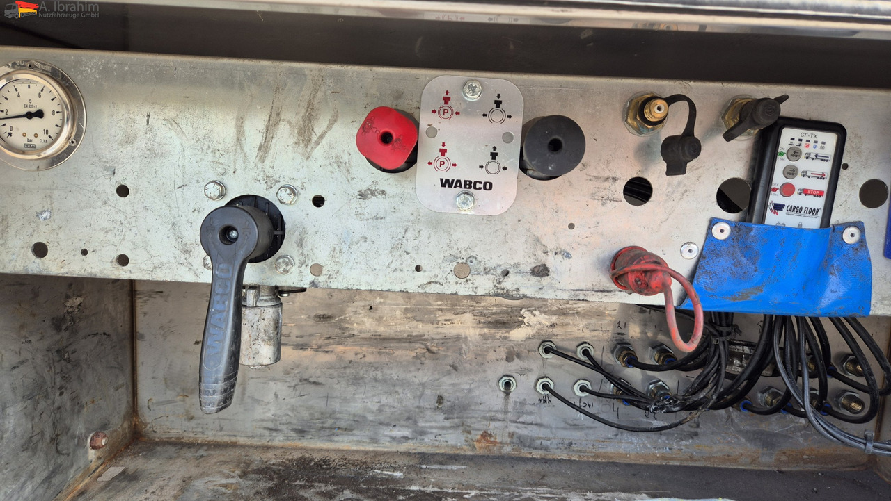 Kraker CF-200 Cargo-Floor Boden, Liftachse, SAF Achsen - Walking floor semi-trailer: picture 5 Kraker CF-200 Cargo-Floor Boden, Liftachse, SAF Achsen - Walking floor semi-trailer: picture 5