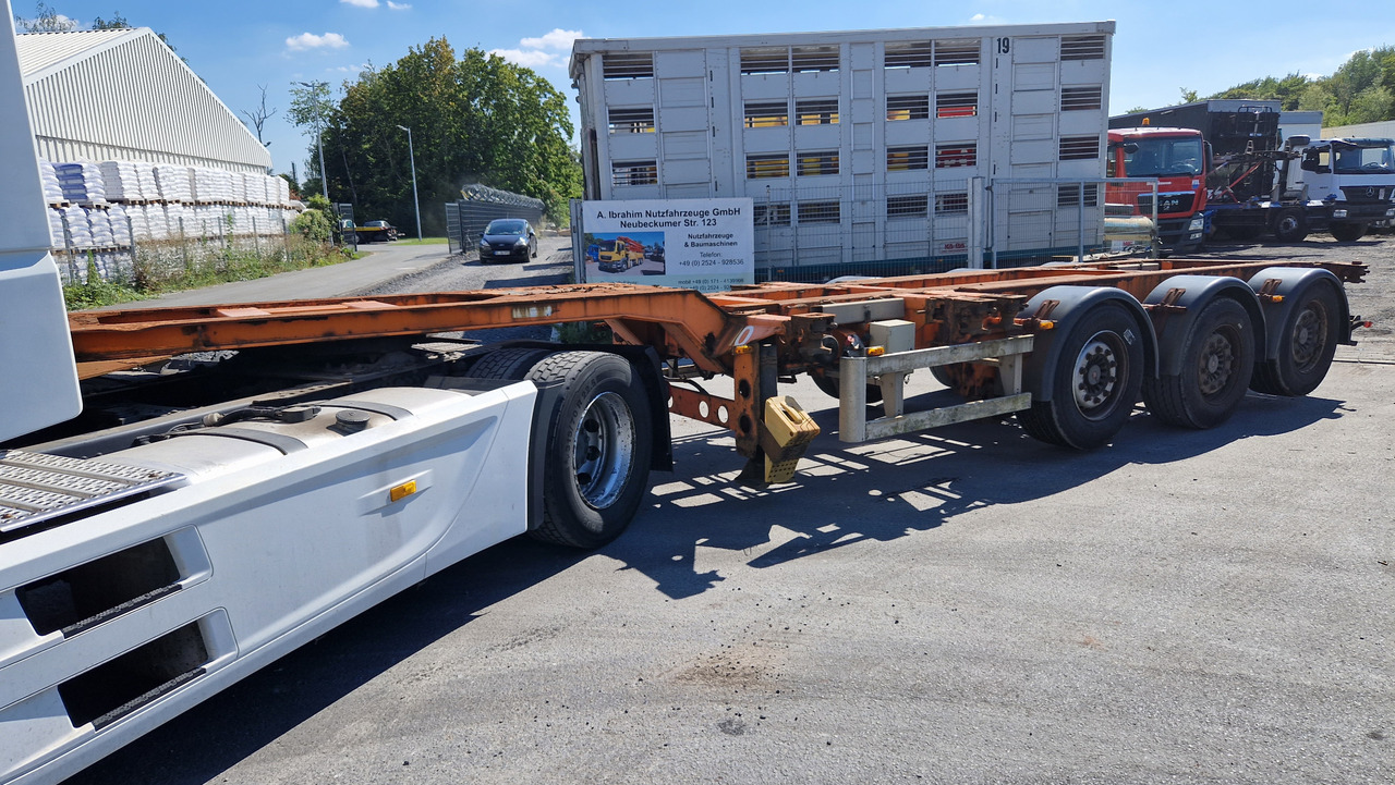 M&V Euro 902K Containerchassis 2x 20, 30, 40 ft Zustand normal - Container transporter/ Swap body semi-trailer: picture 1 M&V Euro 902K Containerchassis 2x 20, 30, 40 ft Zustand normal - Container transporter/ Swap body semi-trailer: picture 1
