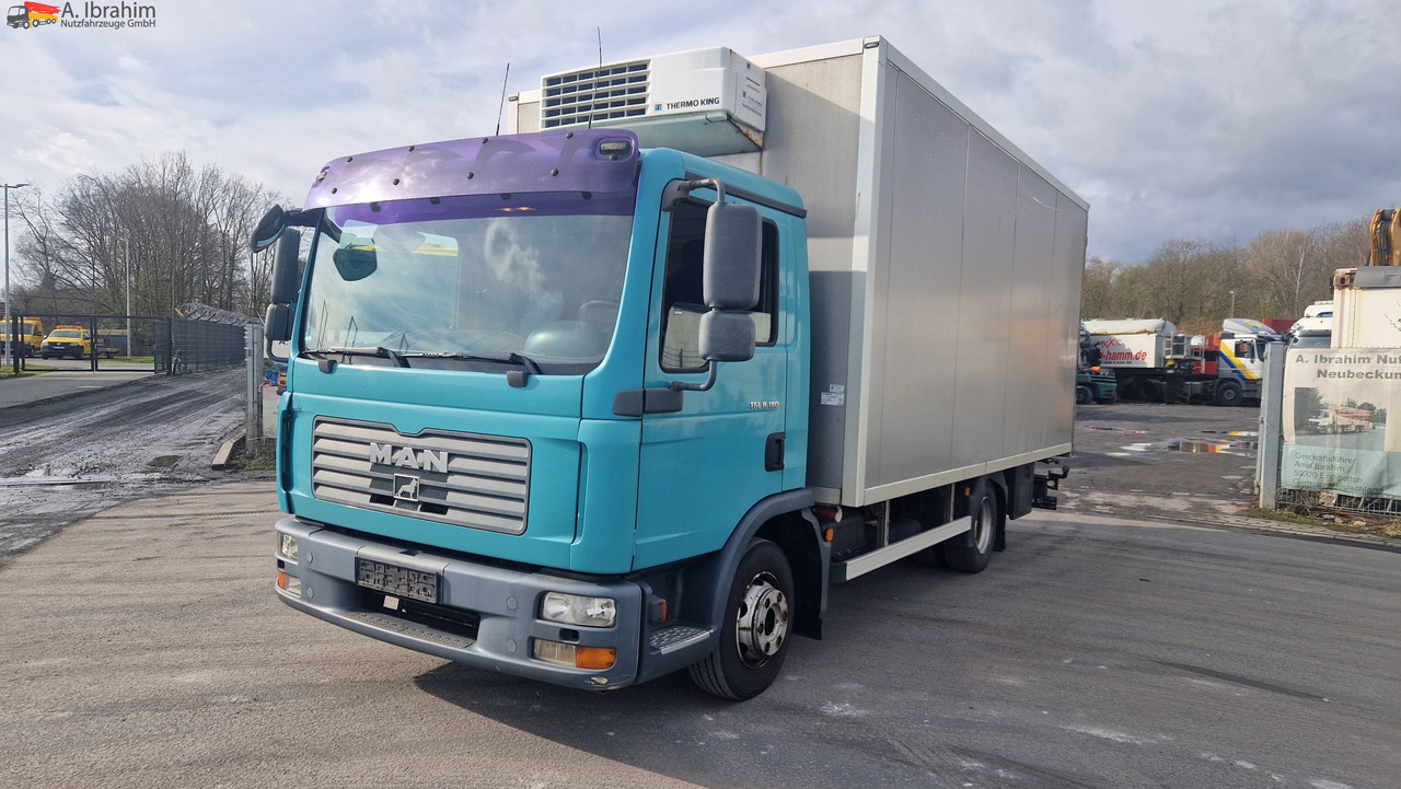 MAN 8.180 Thermokingkühlung - 30 ° sauber, 3. Gang kratzt, voll fahrbereit - Refrigerator truck: picture 1 MAN 8.180 Thermokingkühlung - 30 ° sauber, 3. Gang kratzt, voll fahrbereit - Refrigerator truck: picture 1