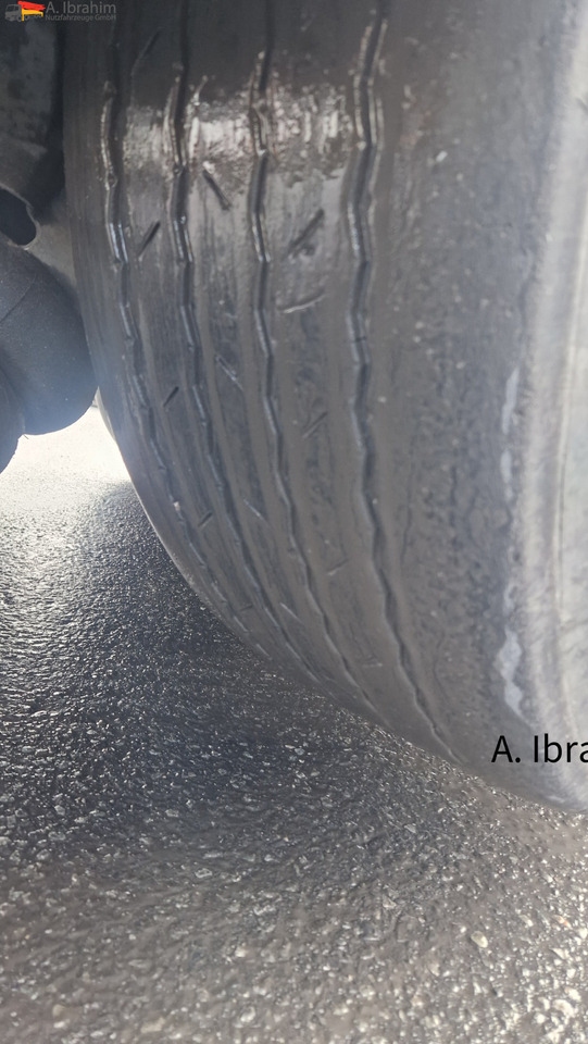 Schmitz SW 24 Schubboden, Liftachse,Ersatzradhalterung Kabelfernbedienung, Trichter - Walking floor semi-trailer: picture 5 Schmitz SW 24 Schubboden, Liftachse,Ersatzradhalterung Kabelfernbedienung, Trichter - Walking floor semi-trailer: picture 5