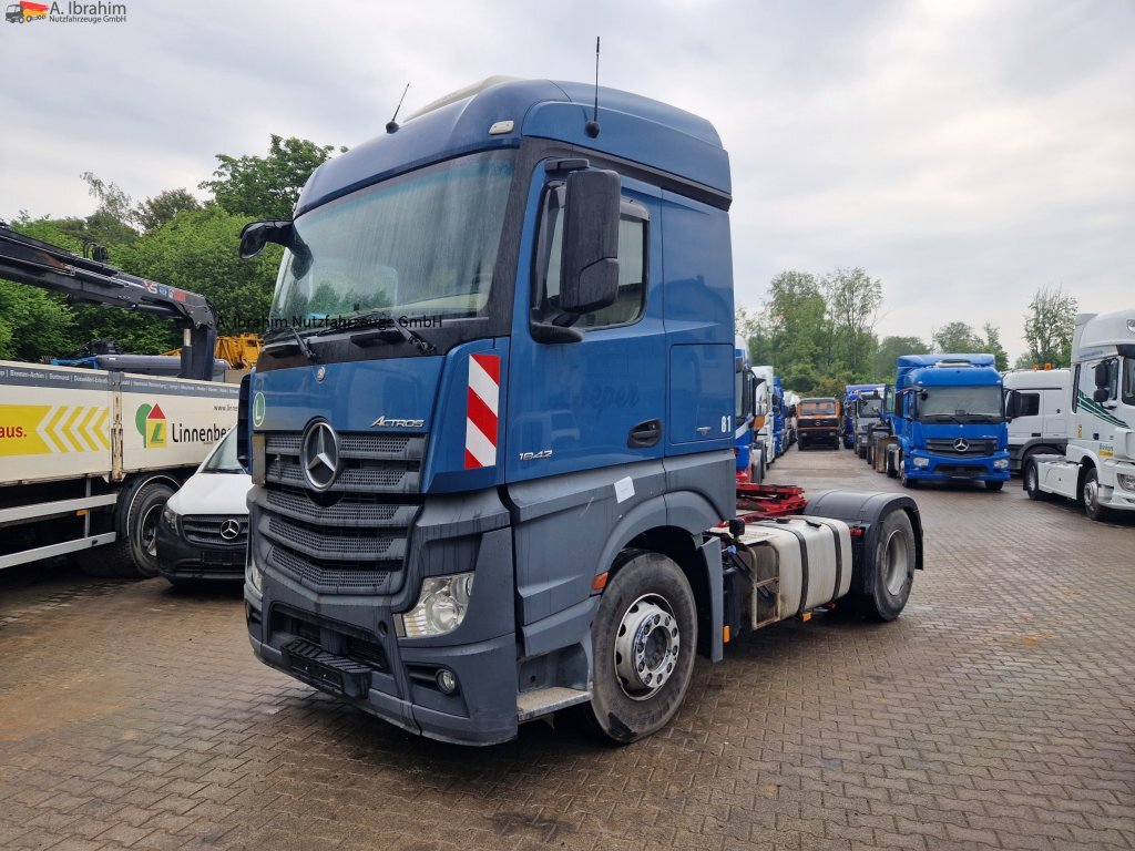 Mercedes-Benz DB 1842, Kipphydraulik deutsches Fahrzeug Retarder, Standklima - Tractor unit: picture 1 Mercedes-Benz DB 1842, Kipphydraulik deutsches Fahrzeug Retarder, Standklima - Tractor unit: picture 1