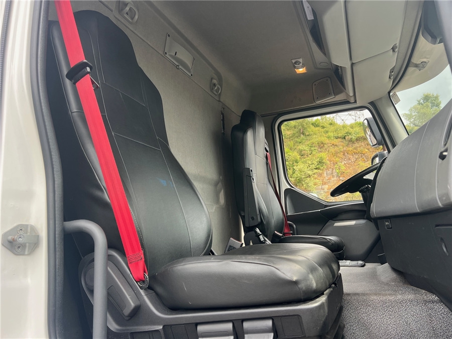 Box truck Renault D 19: picture 9 Box truck Renault D 19: picture 9